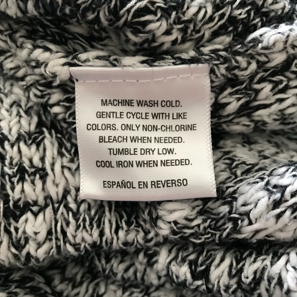 Style & Co Women’s Size M Pullover Knit V Neck Sweater with hood & front pocket - Picture 4 of 9